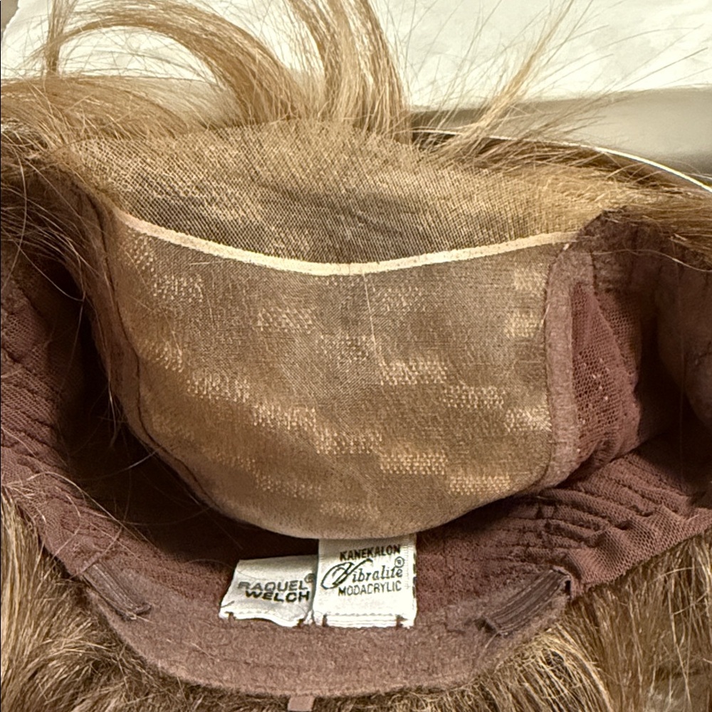 Raquel Welch Luxurious Brown Hair Wig - Picture 10 of 10